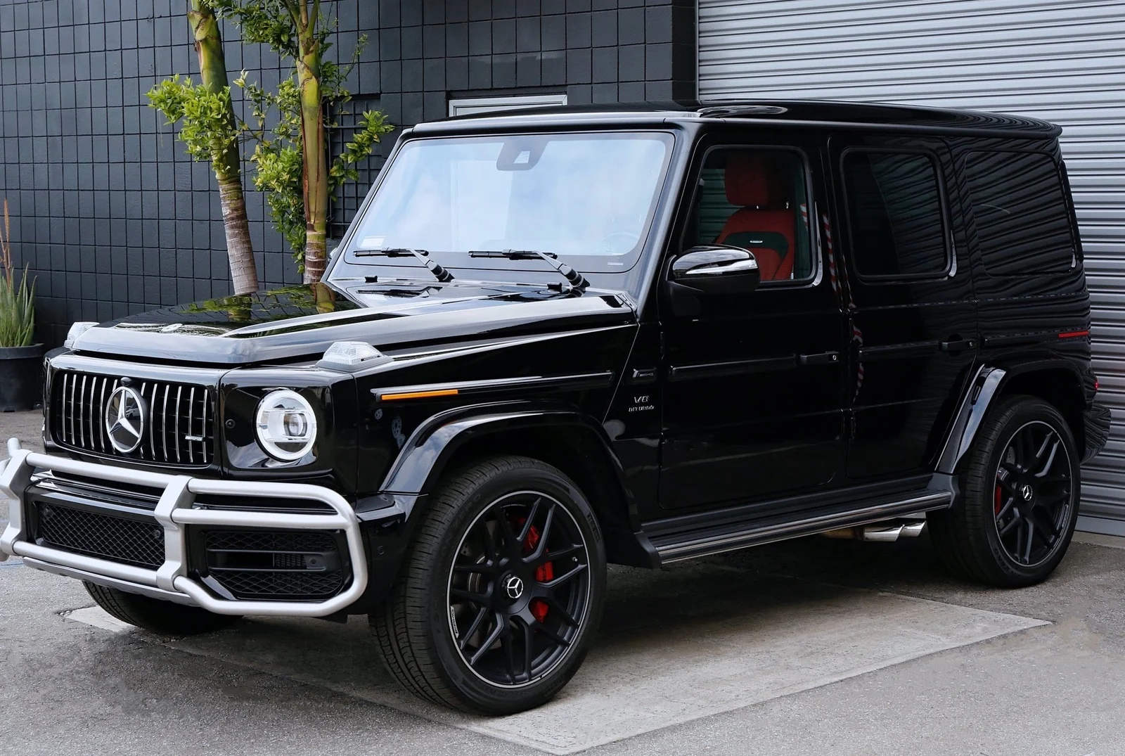 مرسيدس AMG G 63 للإيجار في لوس أنجلوس — المنظر الأمامي الجانبي