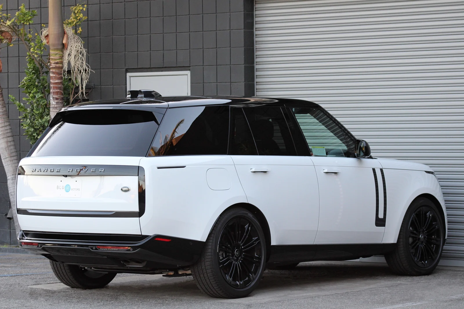 2026 Range Rover Vogue for rent in Los Angeles — side profile