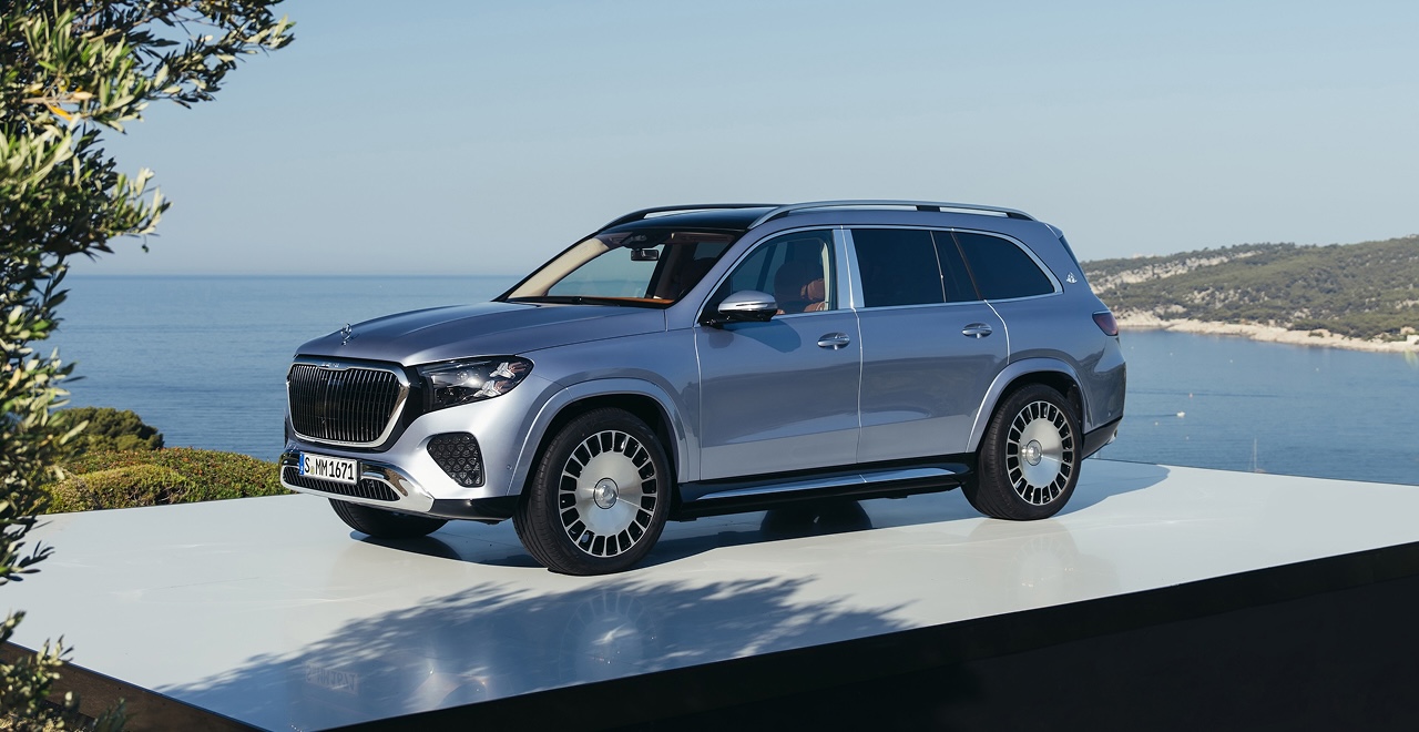 Mercedes-Maybach GLS beside the sea