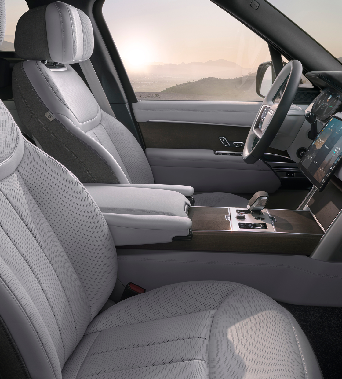 Range Rover light-coloured cabin and front seats