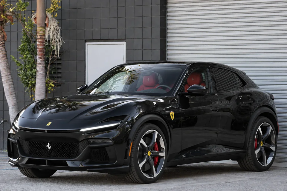 Ferrari Purosangue للإيجار لدى BLU Motors في لوس أنجلوس